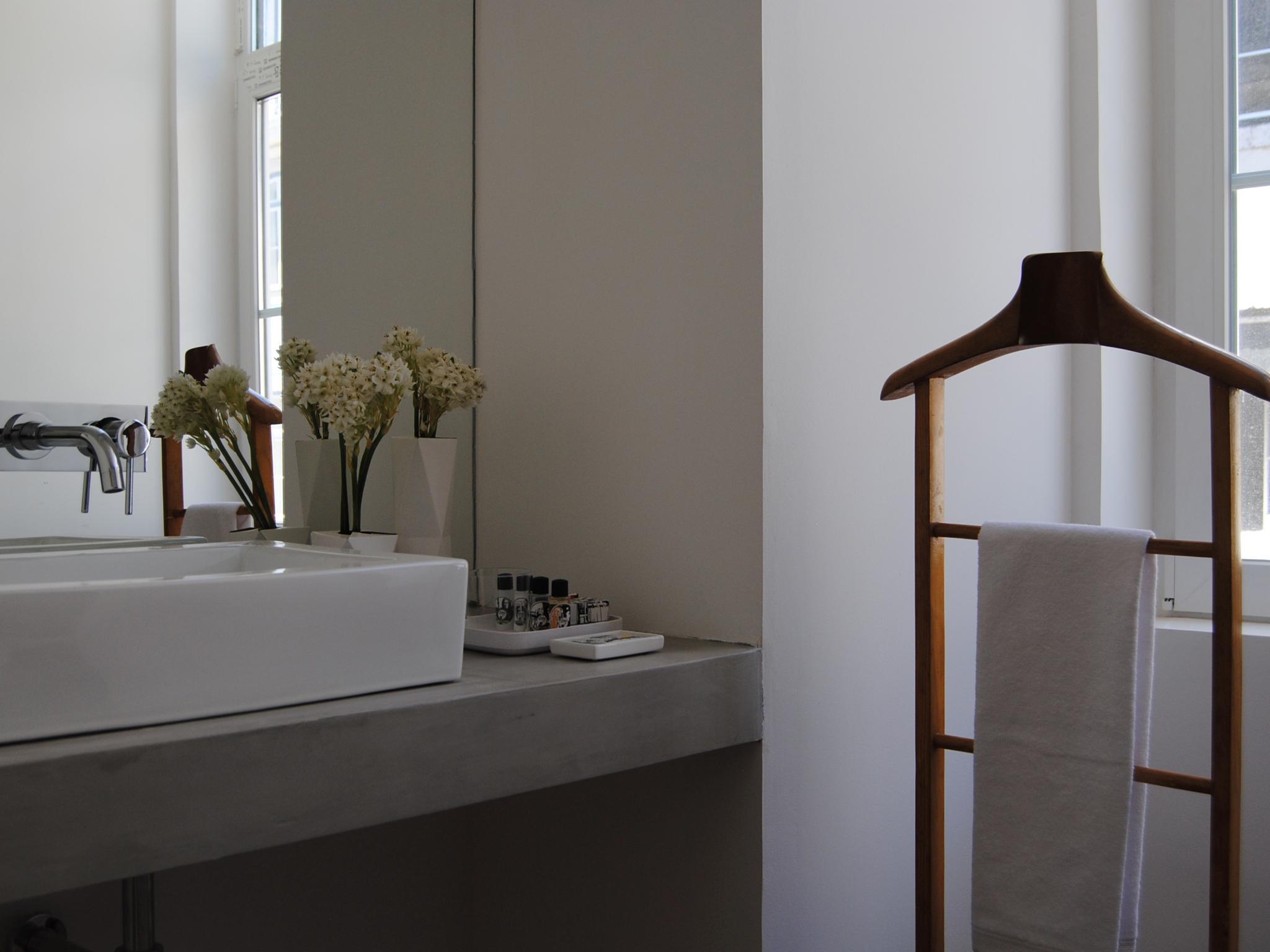 The 8 - Downtown Suites Lisboa Dış mekan fotoğraf A towel rail