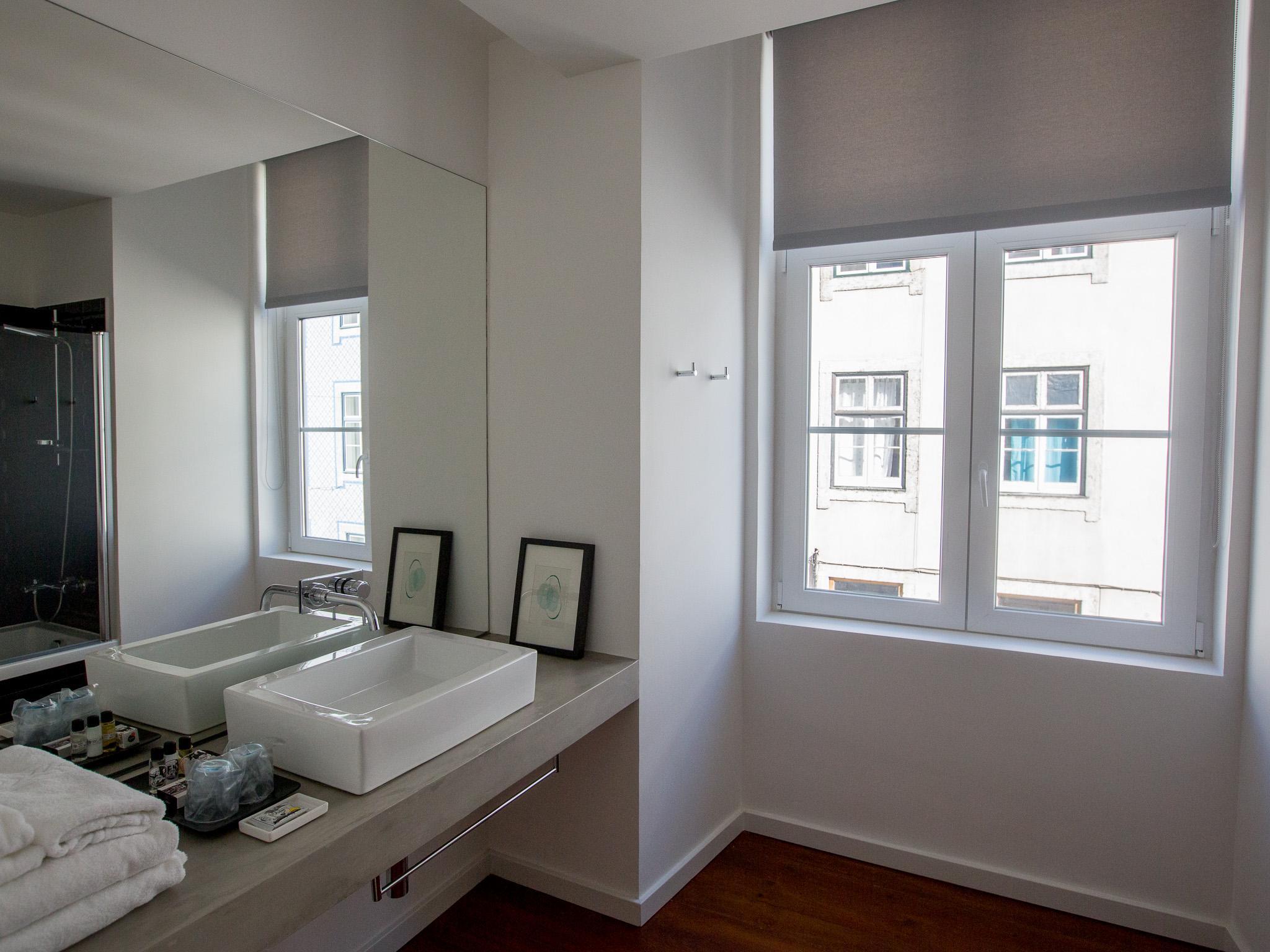 The 8 - Downtown Suites Lisboa Dış mekan fotoğraf A bathroom at the hotel